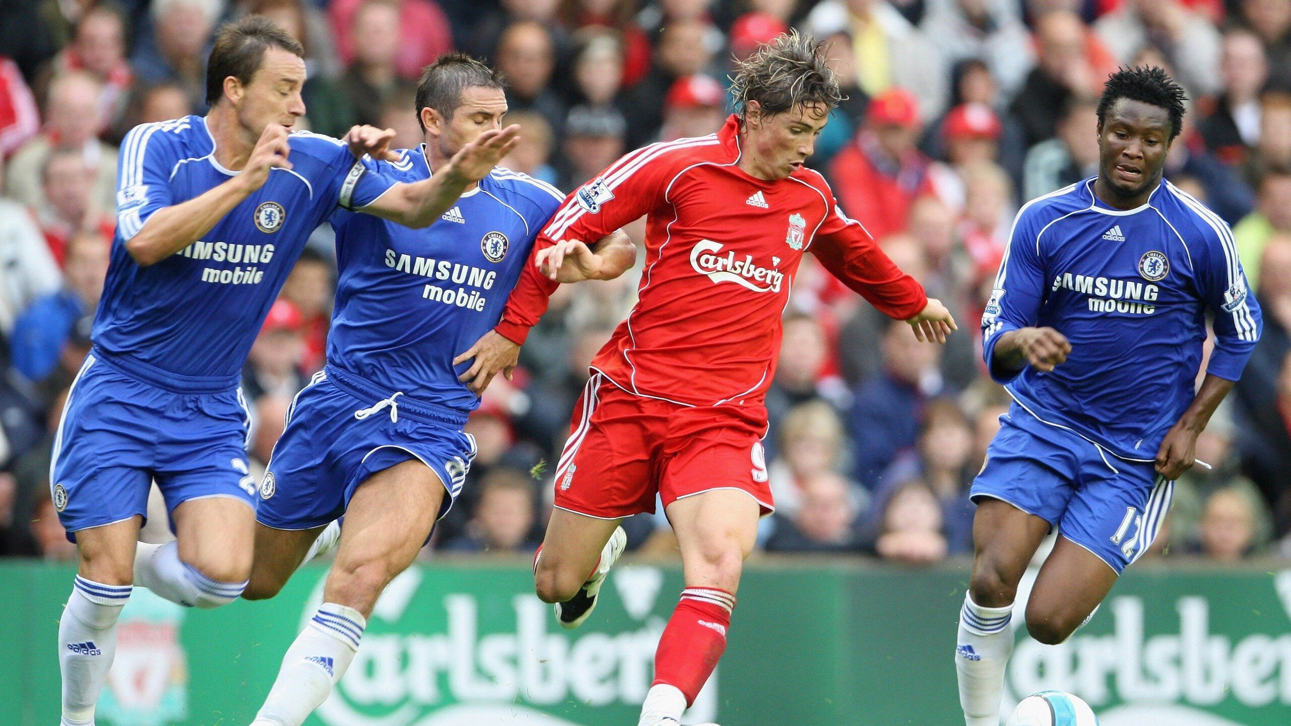 中国队在巴黎奥运会比赛中多次利用边路进攻，北京奥运会中国男足对巴西