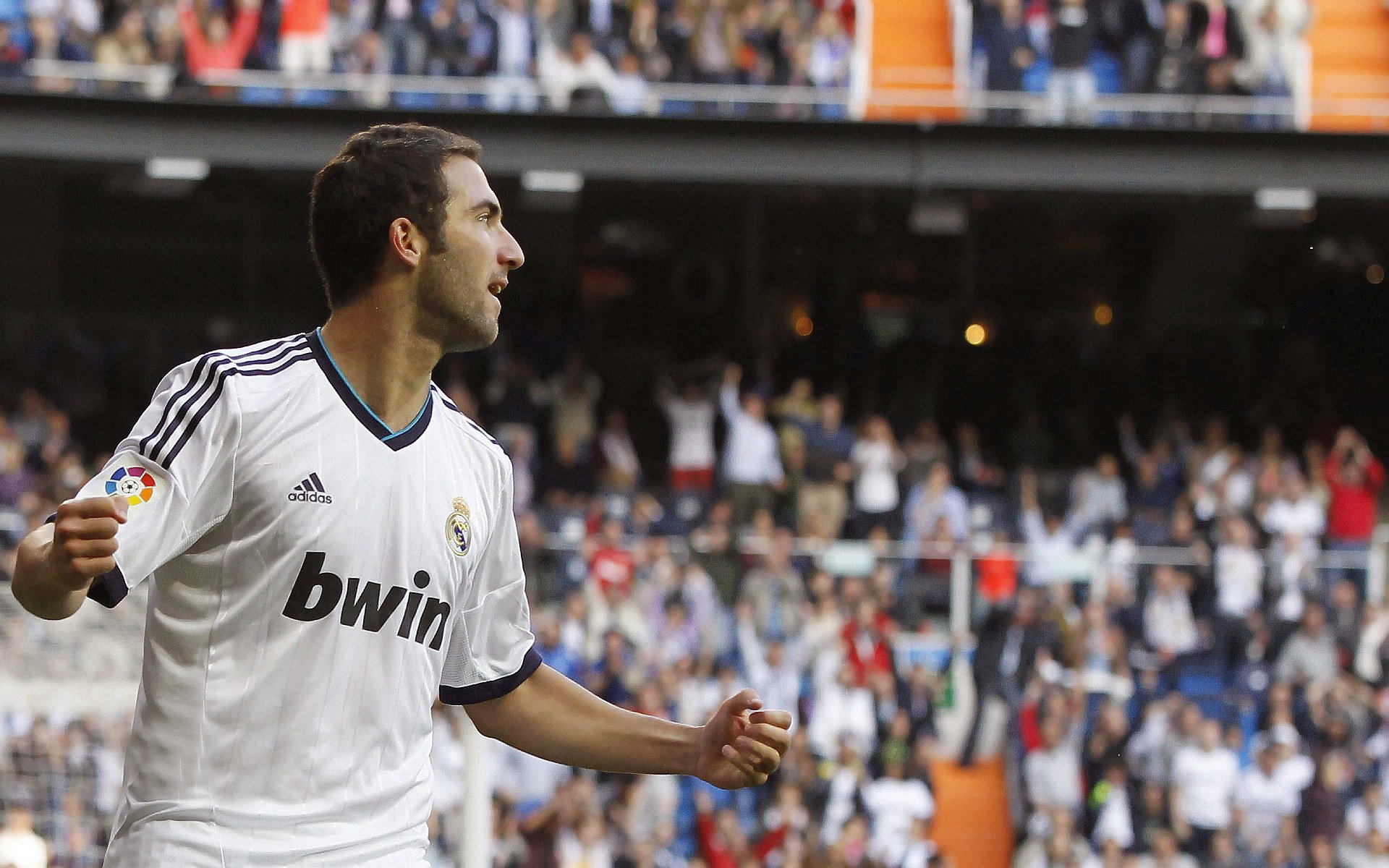 西甲神级门将：神扑多次救险引爆全场，西甲门将60米吊射